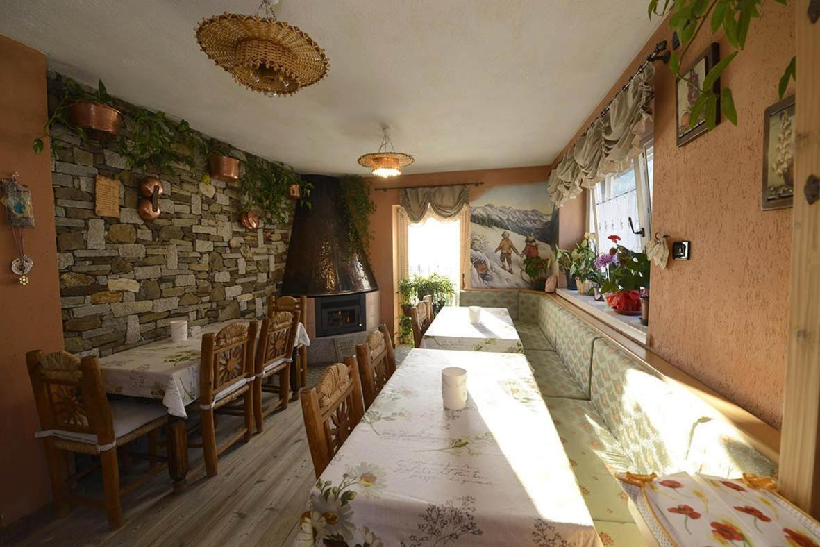 Garni La Genziana Bed and Breakfast Temù Εξωτερικό φωτογραφία