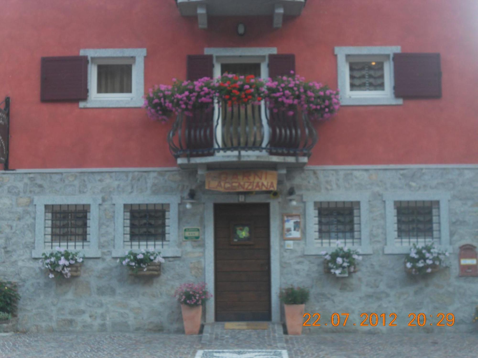 Garni La Genziana Bed and Breakfast Temù Εξωτερικό φωτογραφία