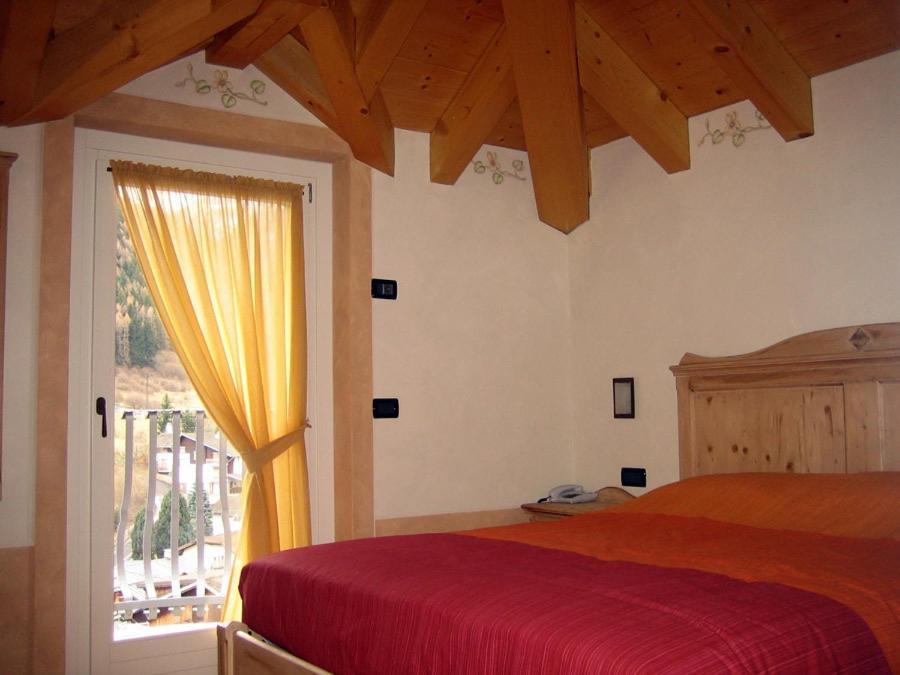 Garni La Genziana Bed and Breakfast Temù Δωμάτιο φωτογραφία